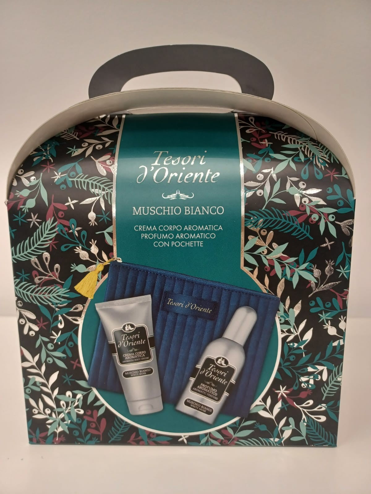 TESORI D'ORIENTE White Musk Gift Set (100 ml Eau de Toilette + 75 ml Body Cream + Velvet Cosmetic Bag) | Vaistine1.lt | WestPharmacy.eu