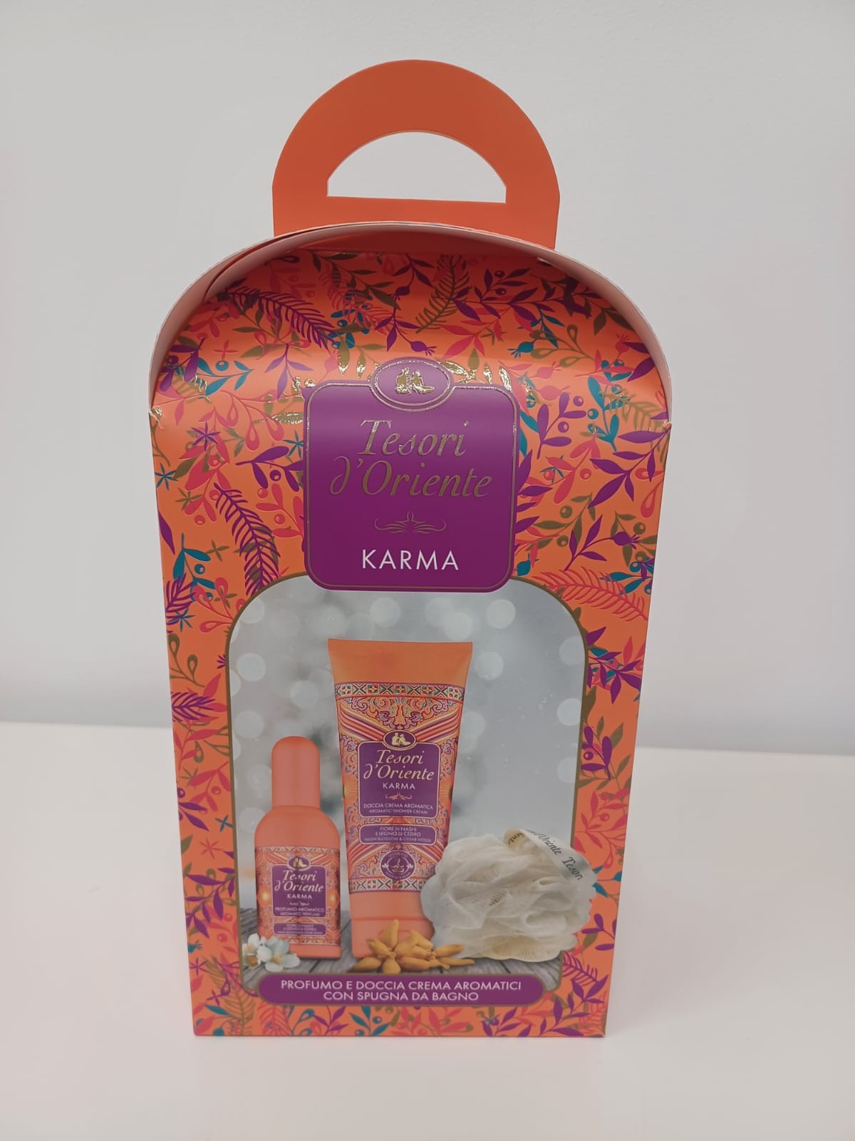 TESORI D'ORIENTE Karma Gift Set (100 ml Eau de Toilette + 75 ml Shower Gel + Bath Sponge) | Vaistine1.lt | WestPharmacy.eu