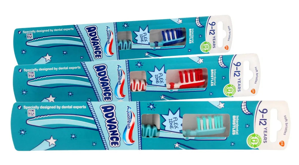 Aquafresh Toothbrush Advance vaikams nuo 9 iki 12 metų 1 vnt (mišrios spalvos) - Kosmetika
